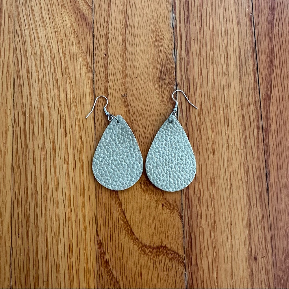 Hand made earrings 🌸